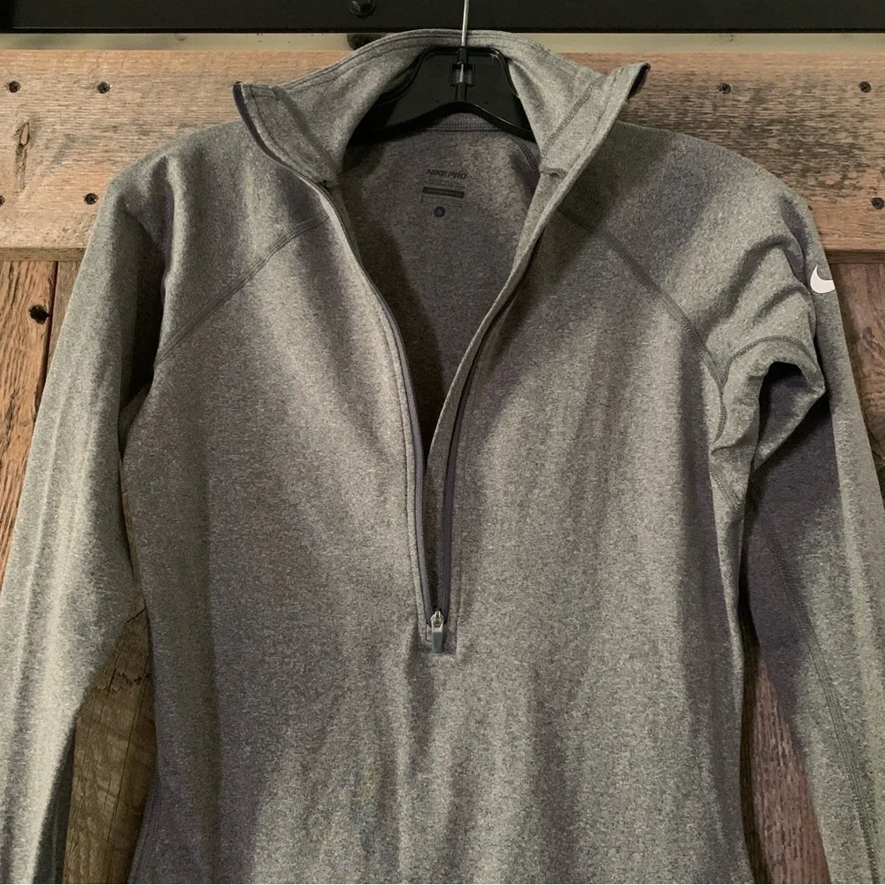 Women’s Small NIKE PRO Gray Fleece Lined Dri-Fit Long Sleeve Winter Zip Pullover